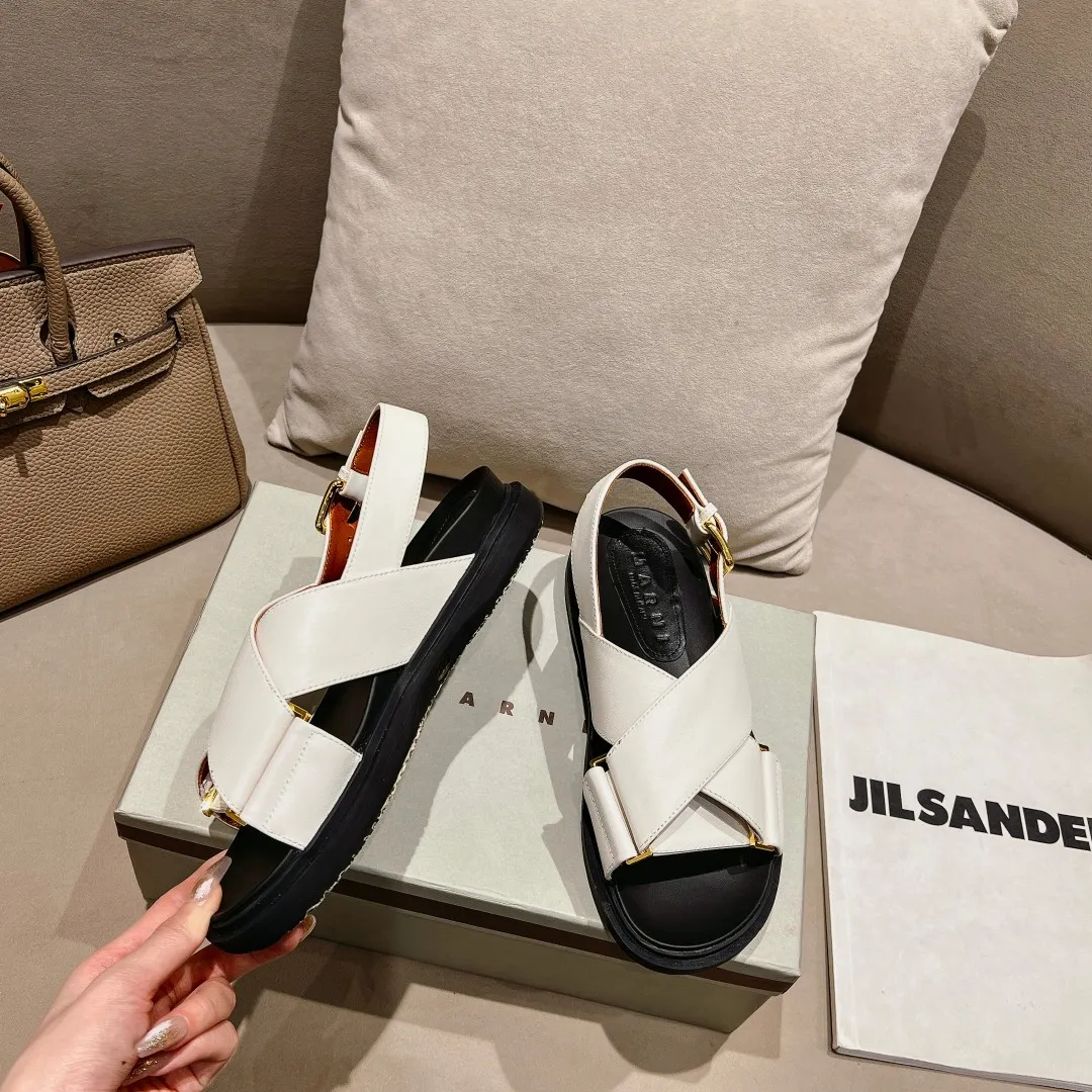 👟👟Ex-factory price 440👟👟 Marni Mani, popular online celebrity style, Taobao, popular single style in physical stores! Thick-soled, elevated classic cross-strap, color-blocked flat-soled cowhide open-toe European and American style women's sandals. Fabric: Cowhide Lining: Sheepskin Outsole: Rubber Button: Gold Size: 35-40
